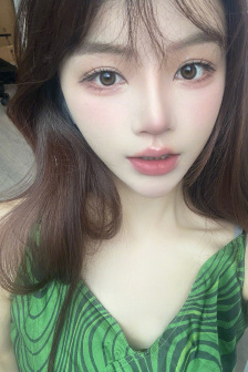 在车里疯狂的吃我奶